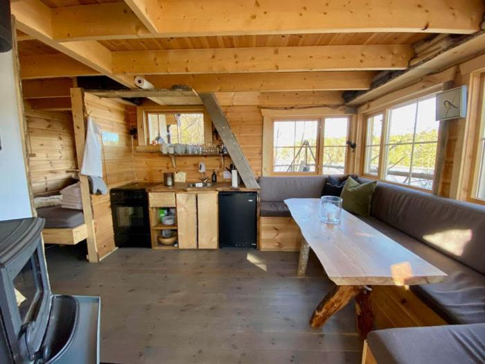 Tretopphytter Pa Grensen - Beverhytta Med Robat Og Gjeddefiske Halden Exterior photo